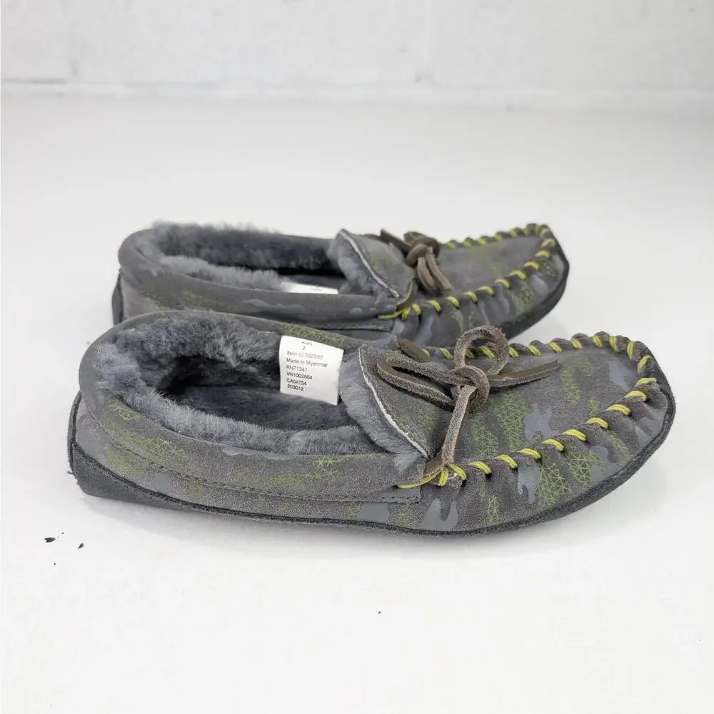 L.L. Bean Boys 2 Wicked Good Gray/Yellow/Green Camo Fleece Lined Slippers